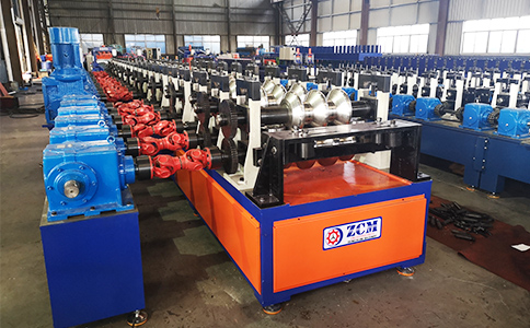 高速護(hù)欄板設(shè)備可以有效防止車(chē)道二次碰撞