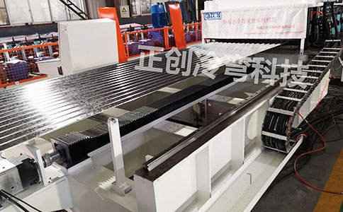 護欄板成型設(shè)備對于告訴公路的作用